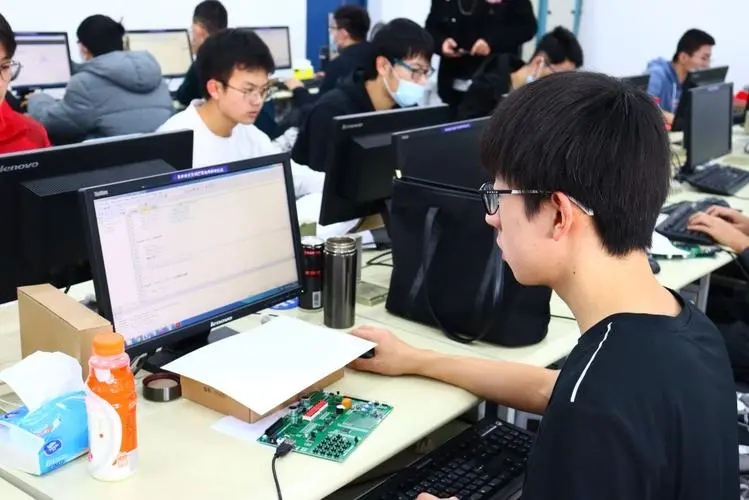电子与信息技术专业
